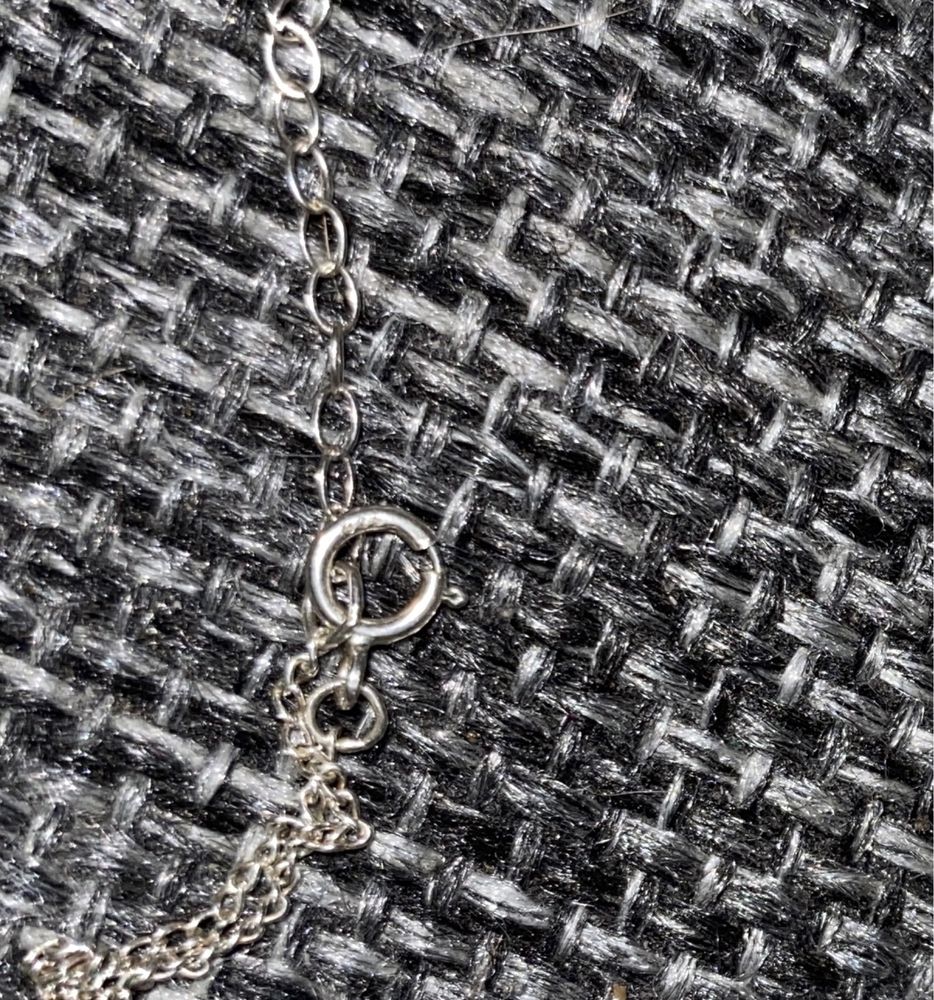 Серебреное ожерелье с фианитами и маленьким бриллиантом