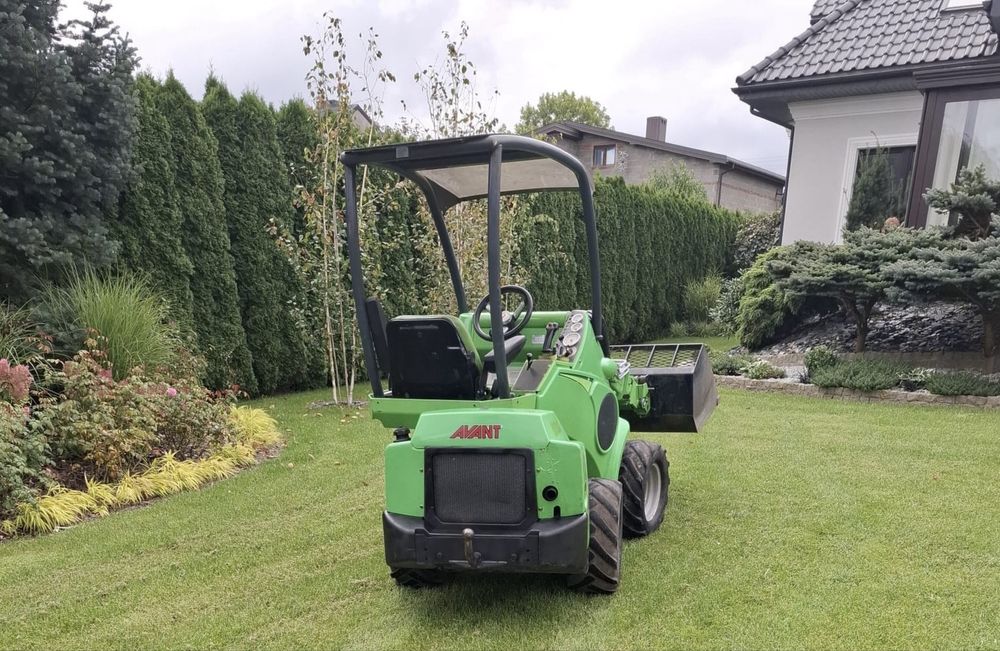 Ładowarka miniładowarka Avant 520 528