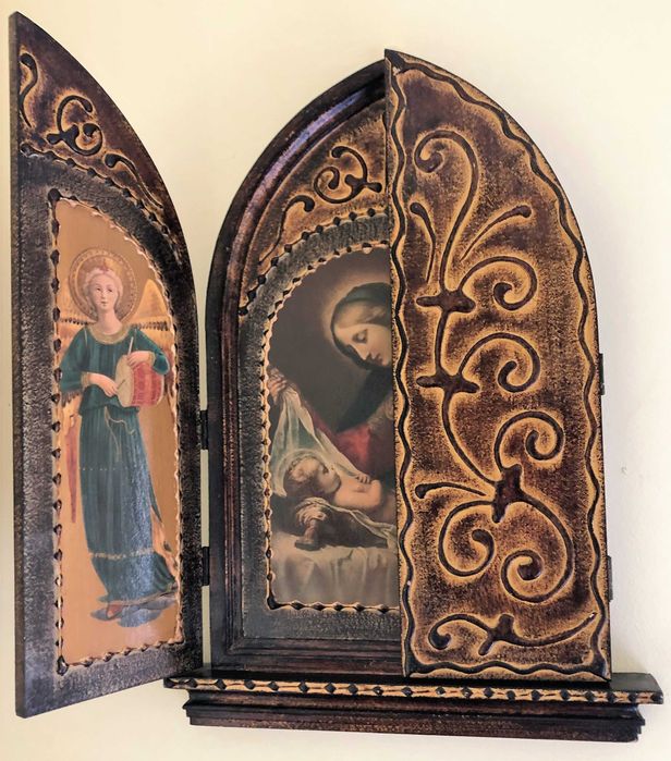 Tríptico religioso antigo