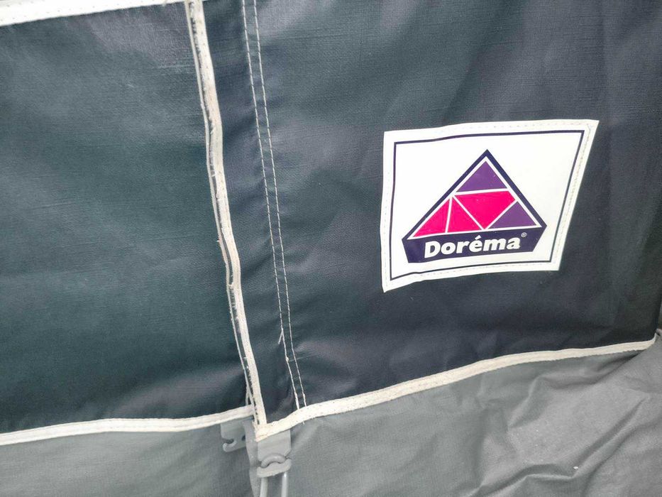 Przedsionek do przyczepy 925-950 cm z aneksem bocznym.