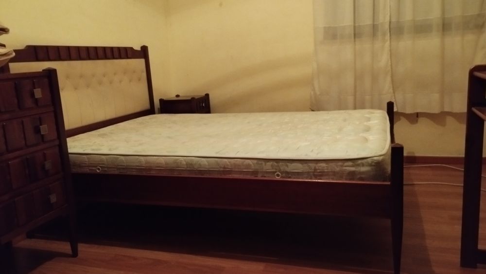 Vendo mobilia de quarto de casal em mogno