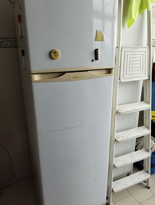 Frigorífico com congelação - urgente