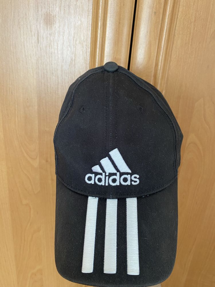 Продам дві кепки adidas