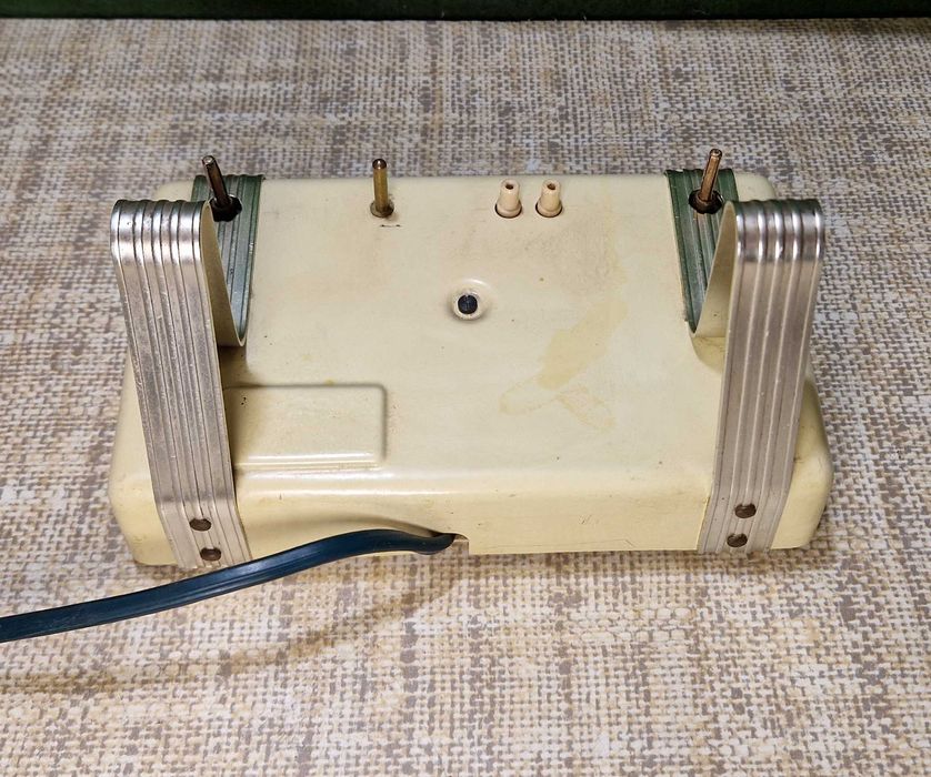 Stare radio Szarotka z zasilaczem