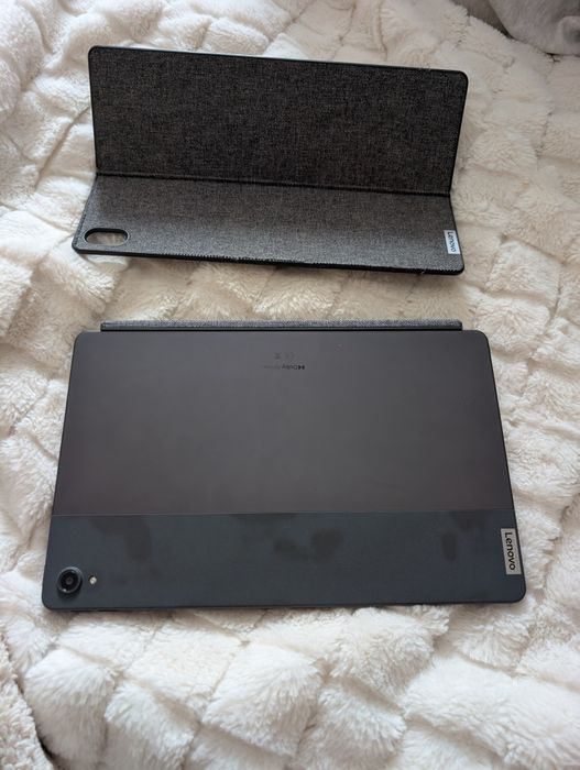 Tablet Lenovo Tab P11, klawiatura, etui magnetyczne, podstawka.