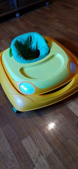 Andador Chicco carro