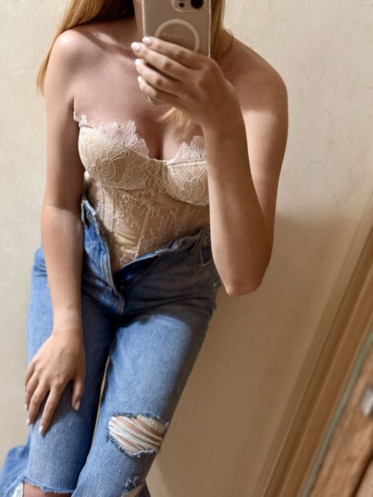 Продам білий кружевний корсет 75В