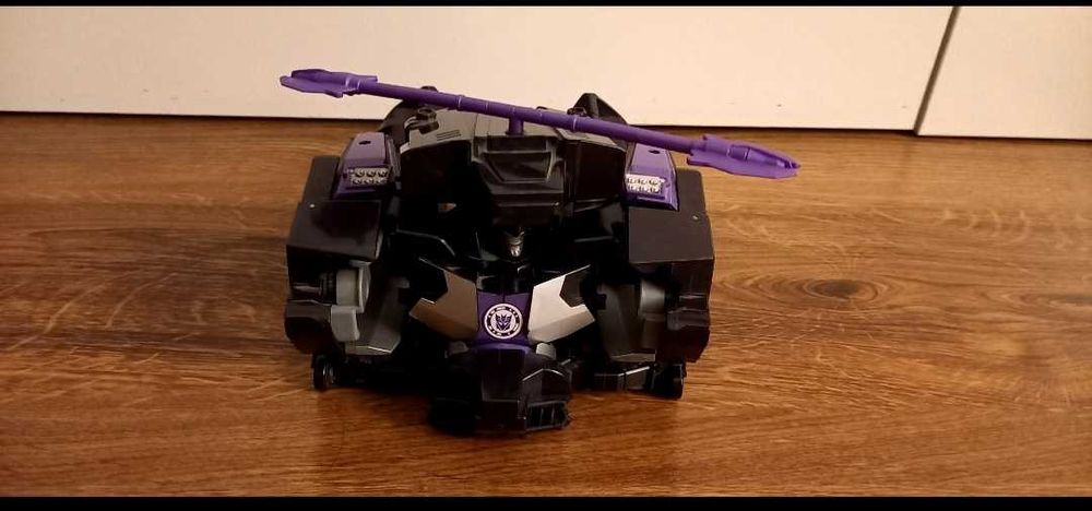 Sprzedam zabawkę transformera.