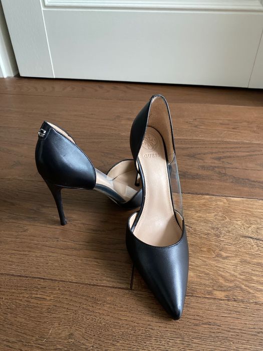 Piękne skórzane szpilki Guess