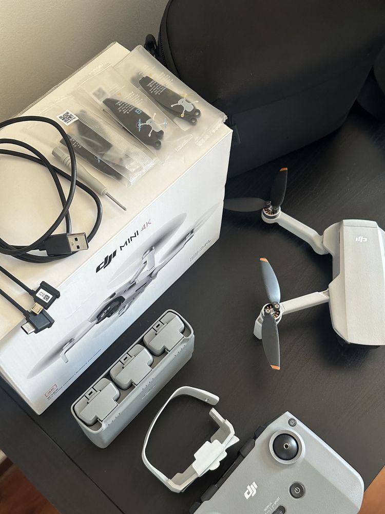 Drone DJI Mini 4K - Fly More Combo