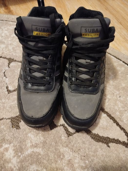 Зимові черевики в дуже хорошому стані