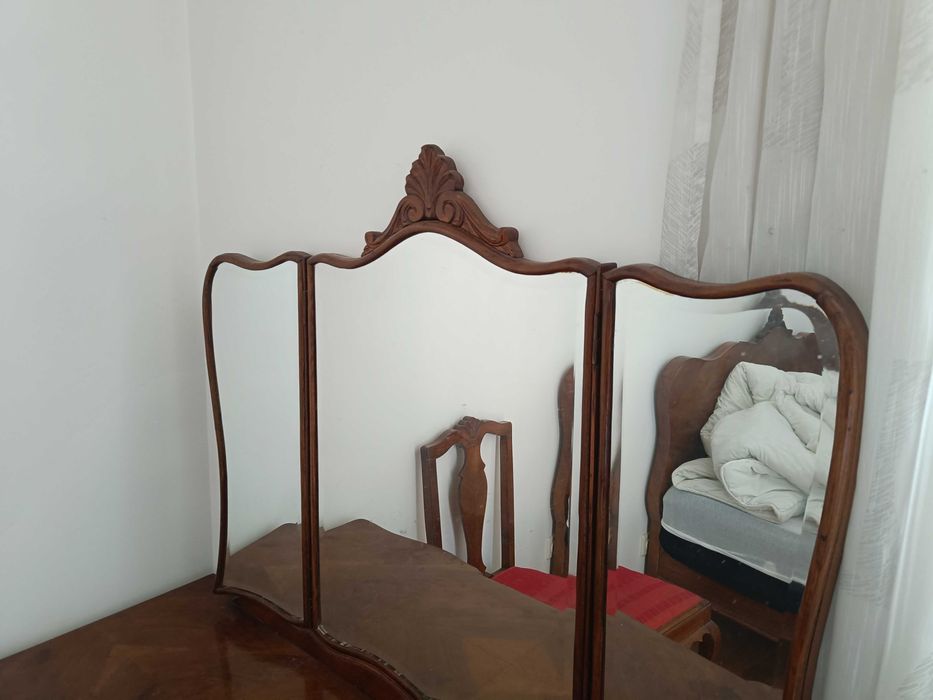 Mobília antiga em madeira maciça – preço negociável