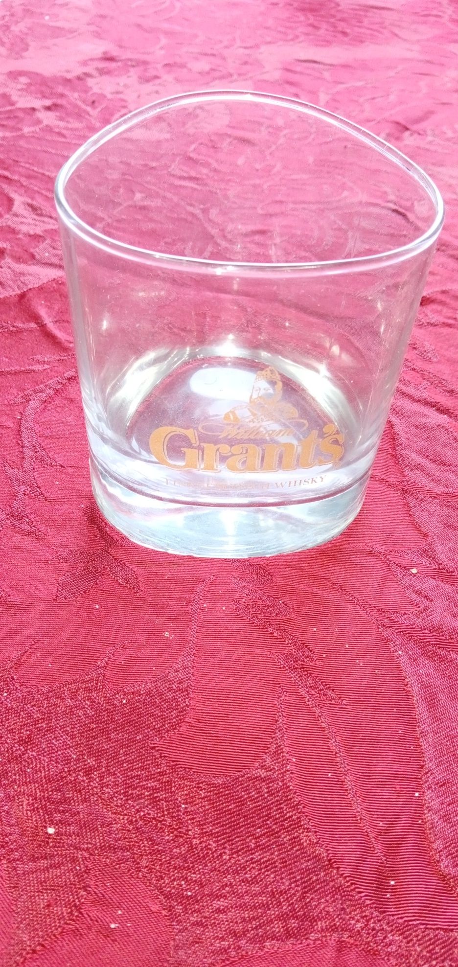 Deseja uma ou duas?Balde gelo Vidro deseja 1 pedraou2?10E-Copo2EDesde2