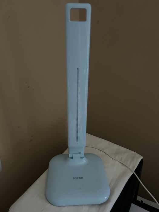 Продам свєтодіодну Led настольну лампу Feron