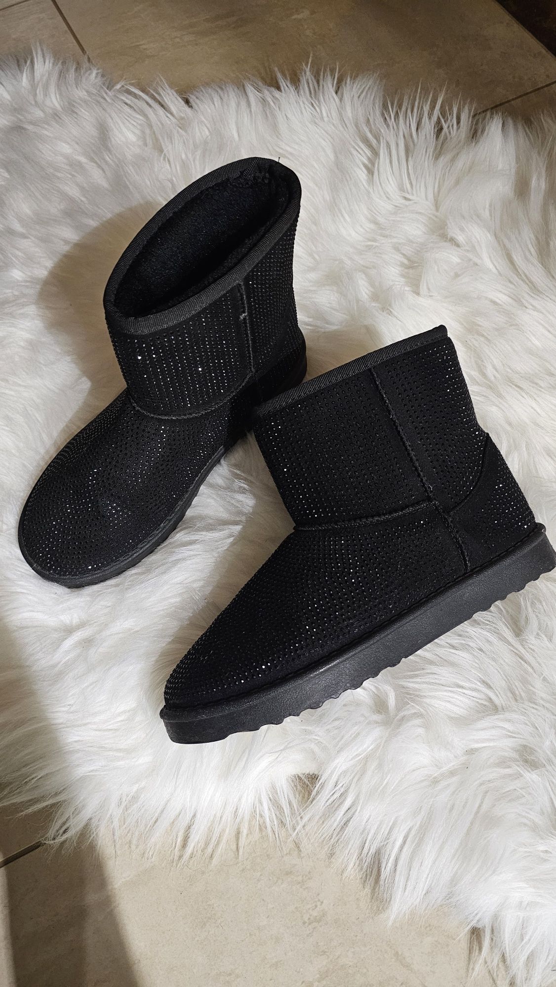 Buty błyszczące ciepłe z futerkiem r. 37