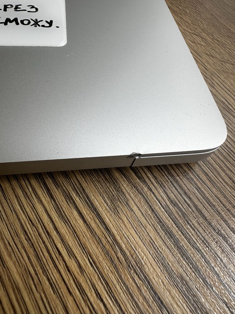 MacBook Air 13” (2020) • Intel Core i3 • 8GB RAM • Silver