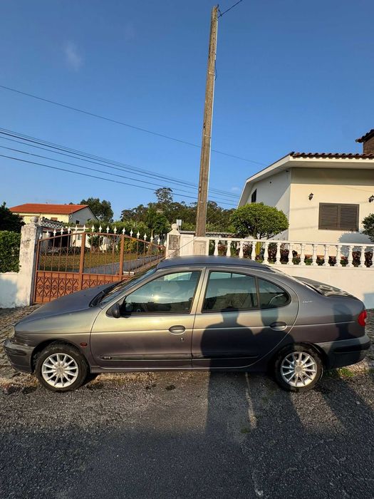 Vendo Renault Mégane Classic 1999 – Espaço, conforto e economia!