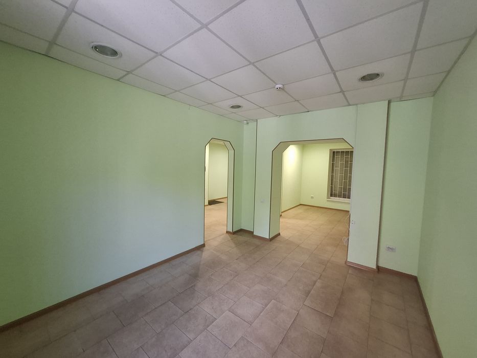 Продам приміщення на 5 Зарічному, Бродвей