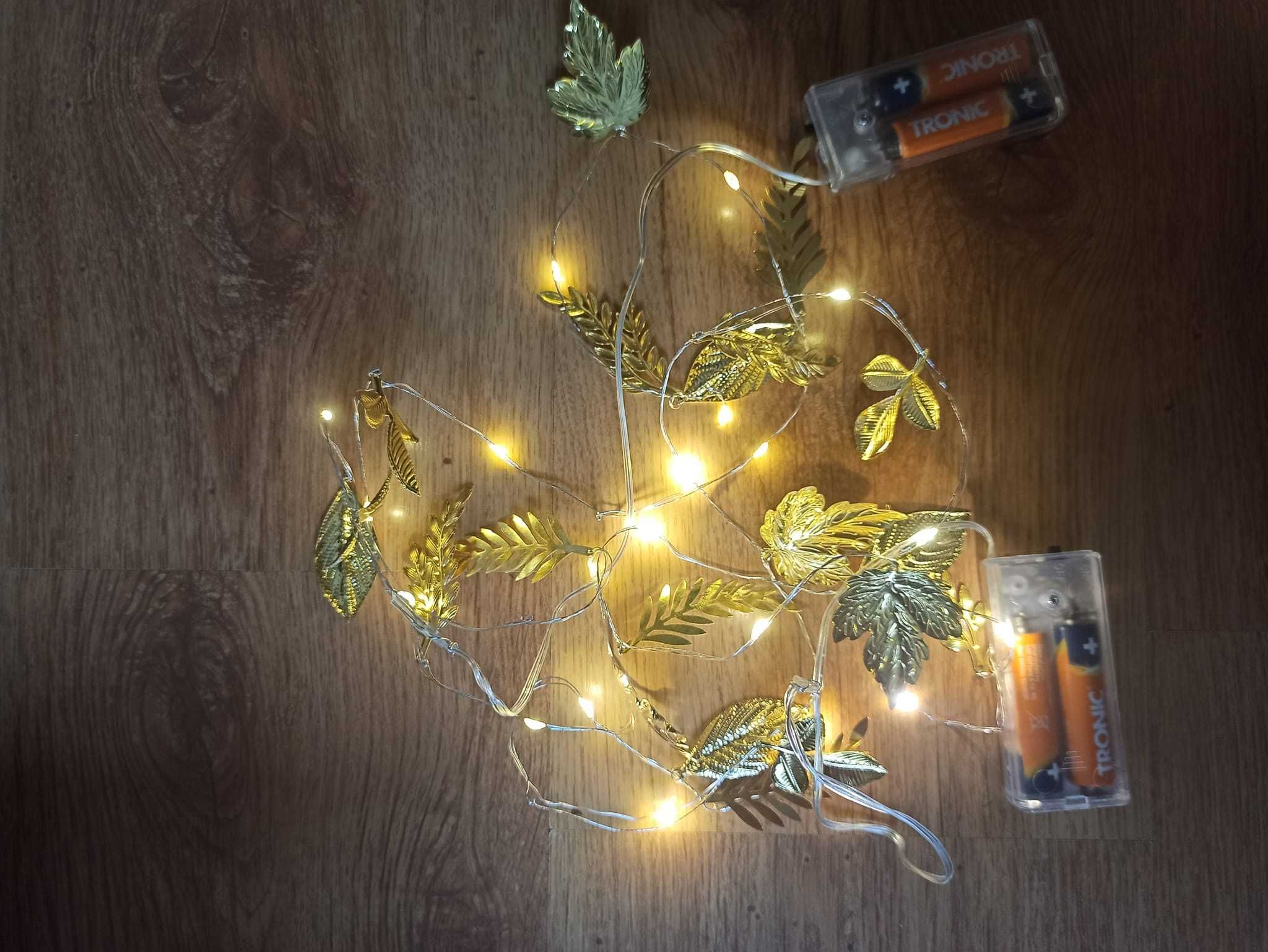 Lampki led ze złotymi listkami dekoracja