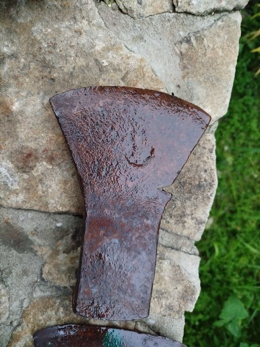 Продам недорого сокири