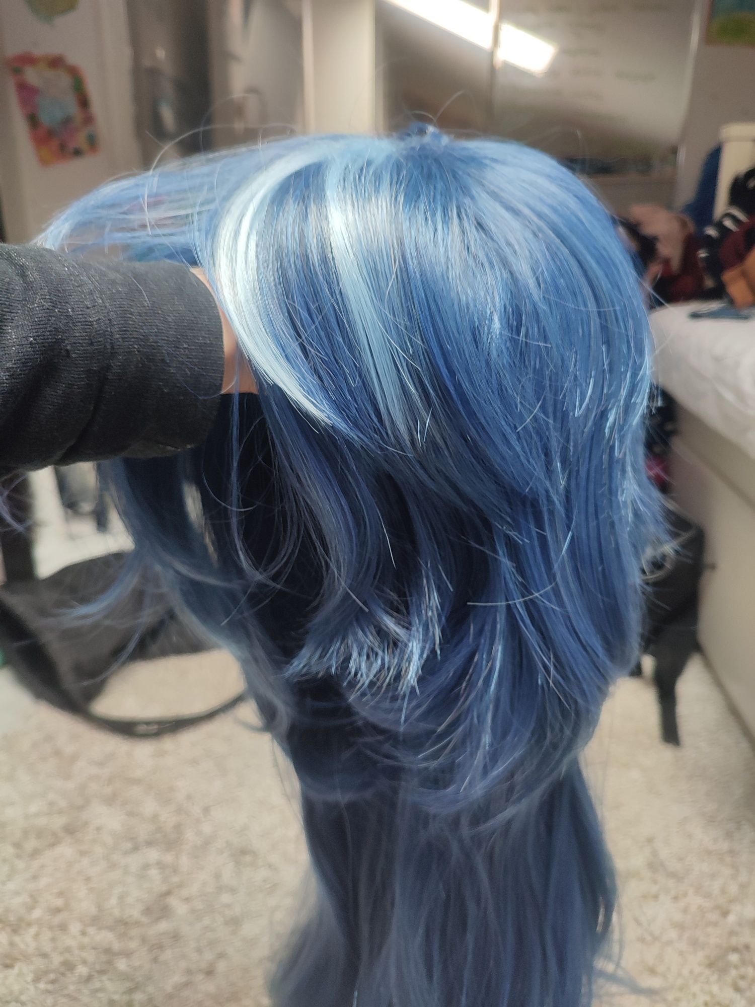Niebieska długa peruka z grzywką anime blue cosplay wig