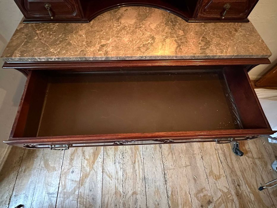 Cômoda madeira com espelho