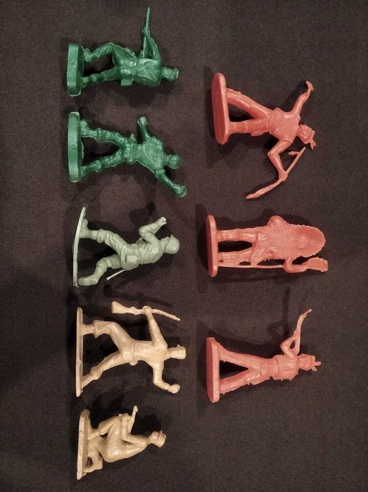 Figuras monocromáticas vintage - índios e soldados