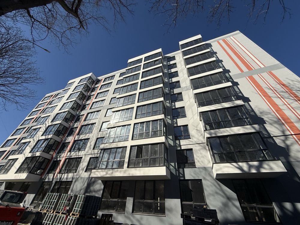 Продаж 2к квартири 79.8 кв. м на пл. Привокзальна 30