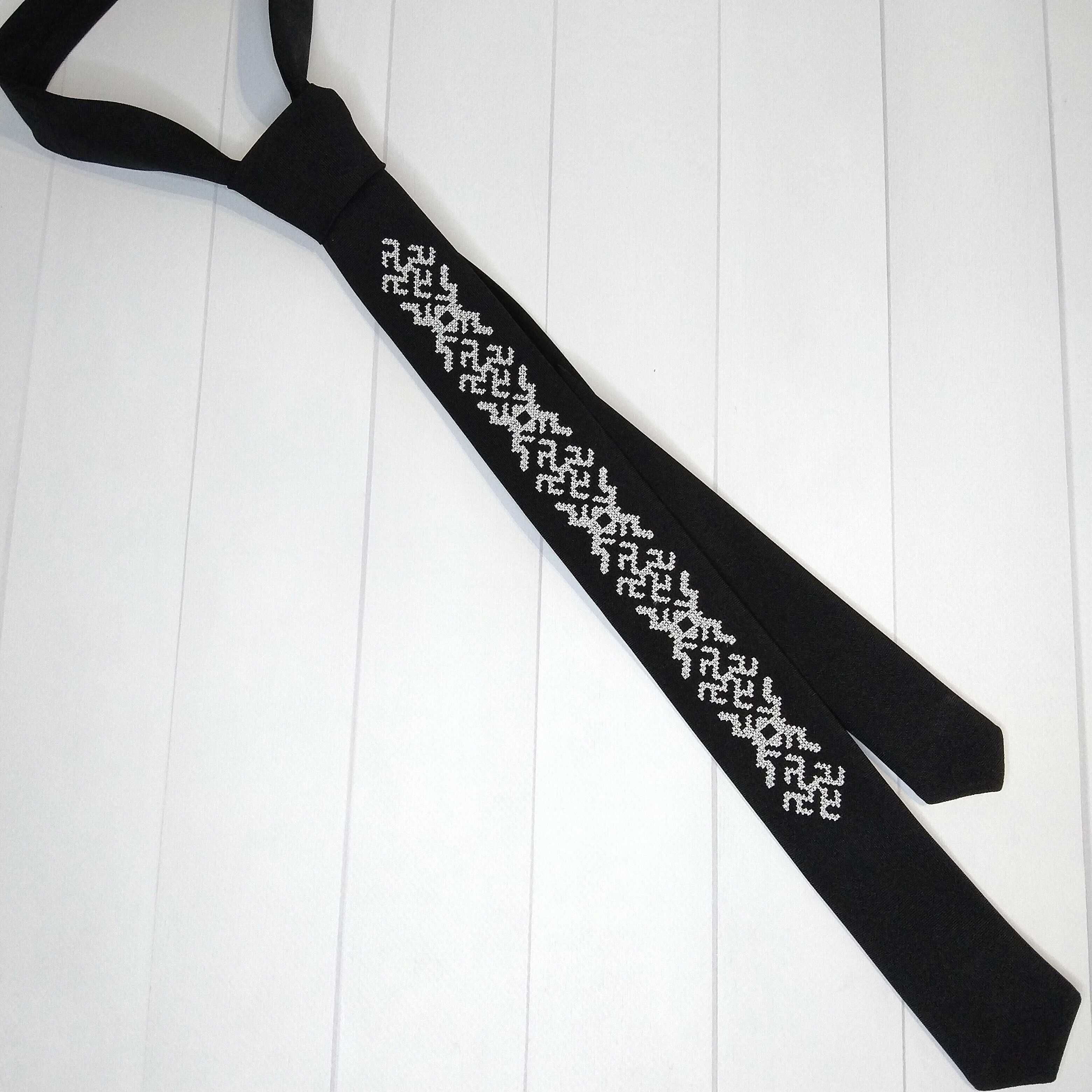 Краватки з вишивкою