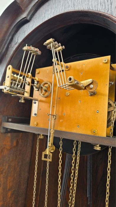 Stary zegar LFS stojący