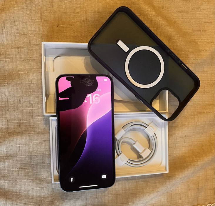 Iphone 13 z uszkodzonym wyświetlaczem- rezerwacja