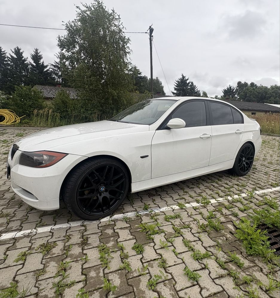 Bmw e90 330i 2005r