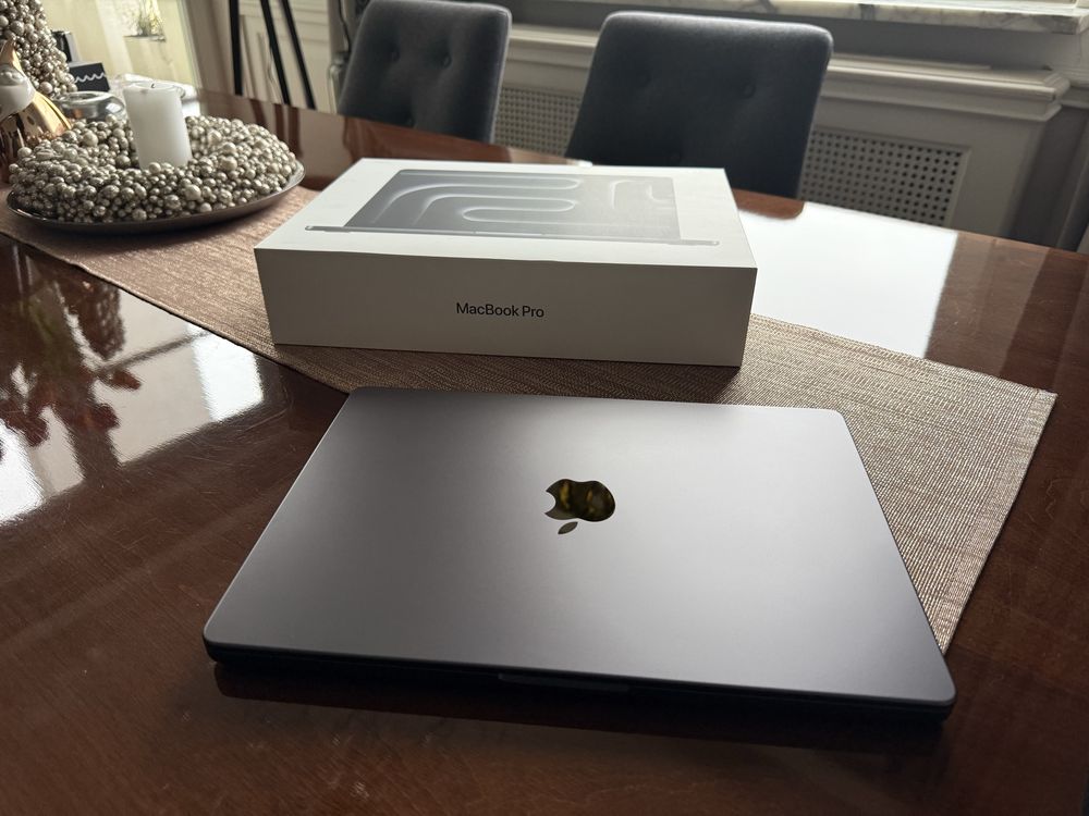 Apple MacBook Pro 14 M3 Pro bateria 100%