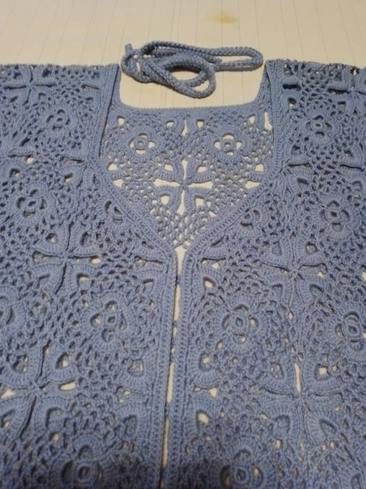 Вязаный женский жилет работа ручная