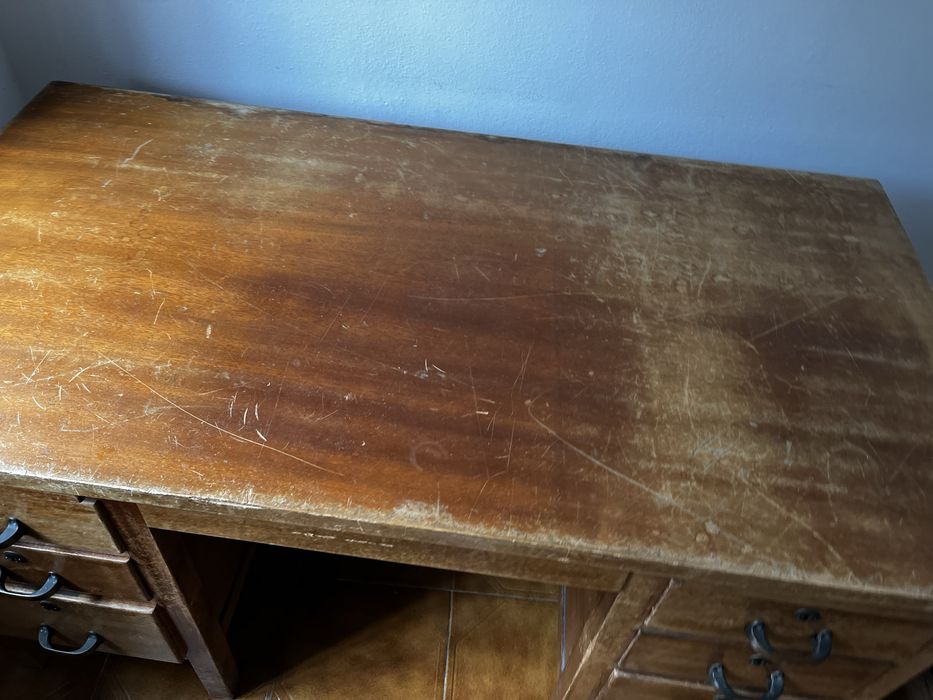 Secretaria antiga em madeira com gavetas