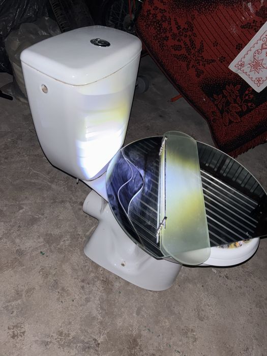 #Muszla klozetowa i lusterko łazienkowe #