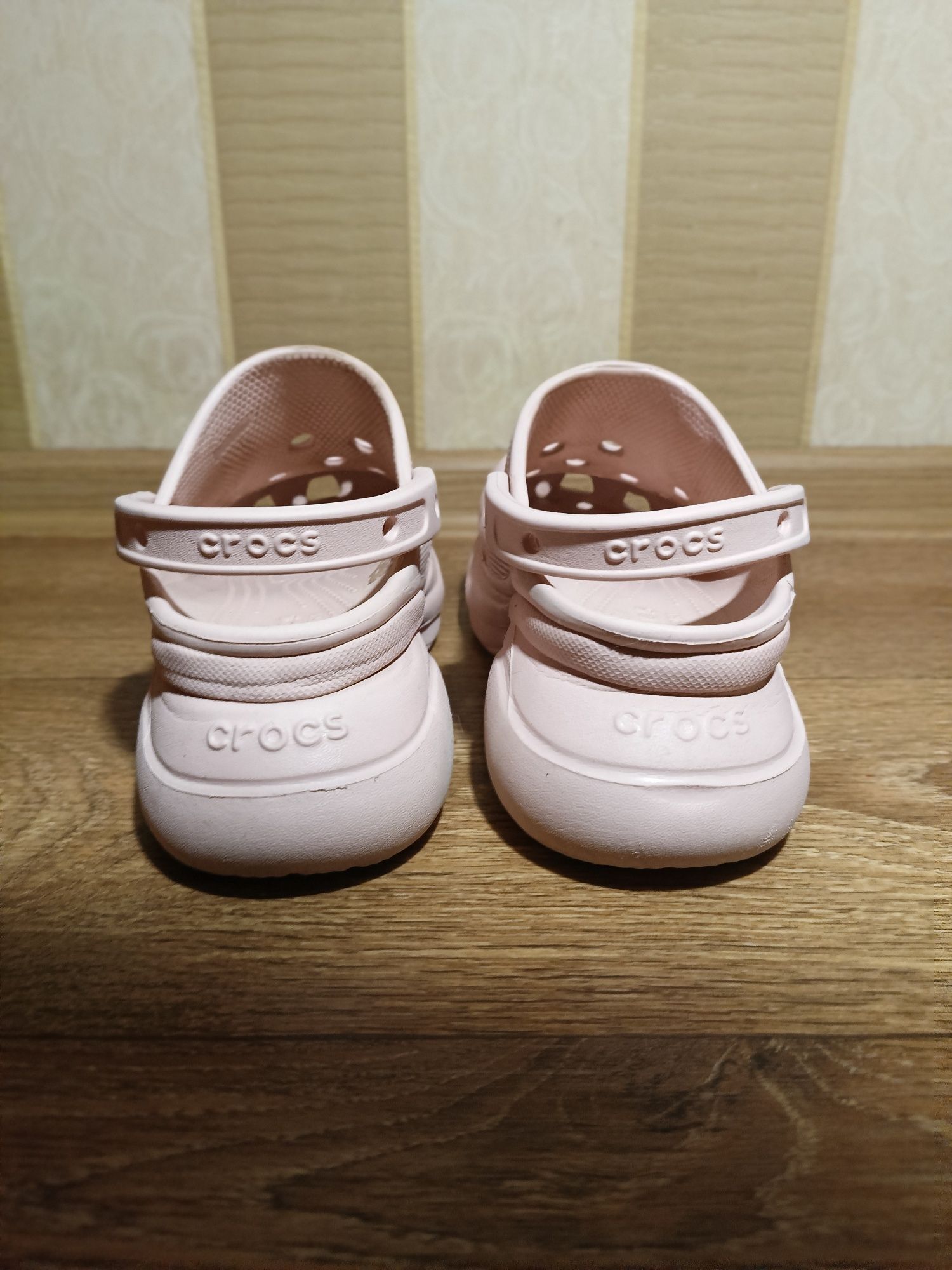 Crocs w7 на платформі