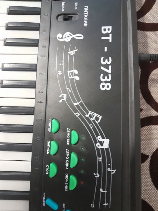 Синтезатор фортепіано клавішний музичний інструмент