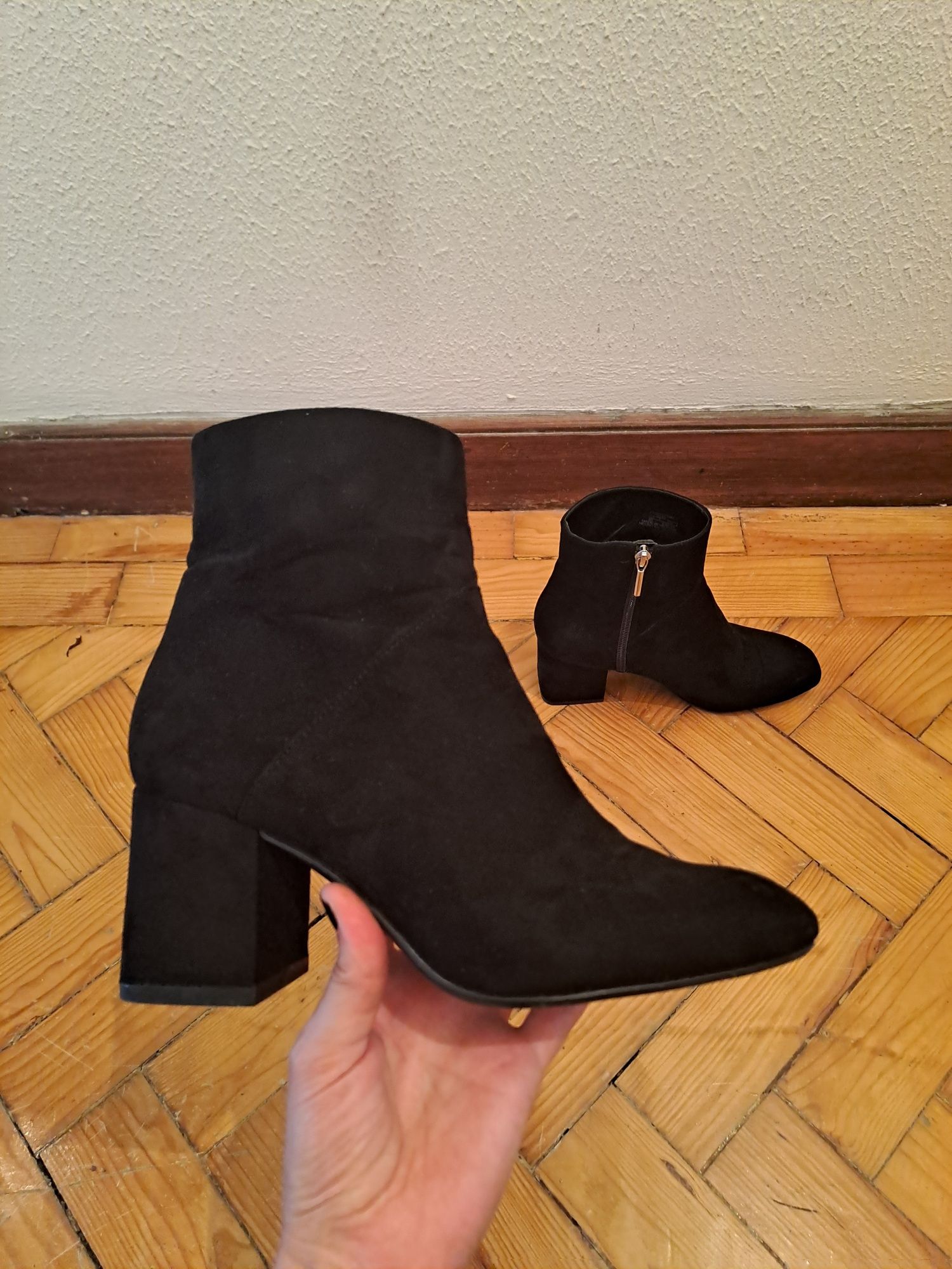 Botins pretos em muito bom estado