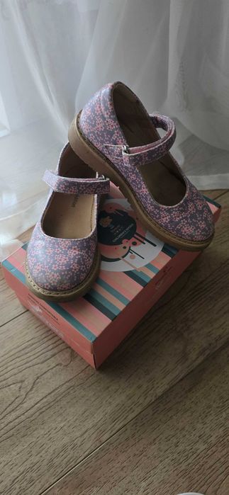 Нарядні туфлі для дівчинки на школу або свято