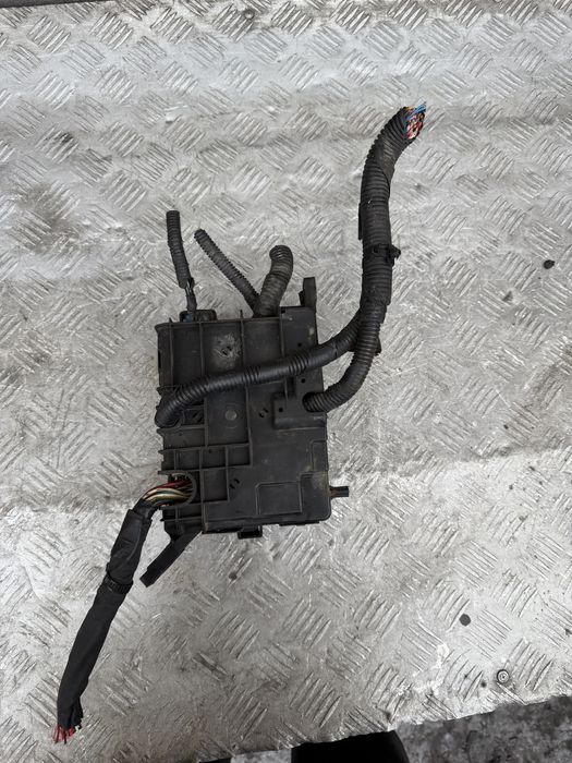 Блок предохранителей под капотом kia cerato 08год киа черато