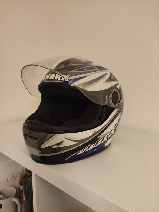 Capacete Shark RSI – Tamanho M – Edição Gráfica “Shark Attack”