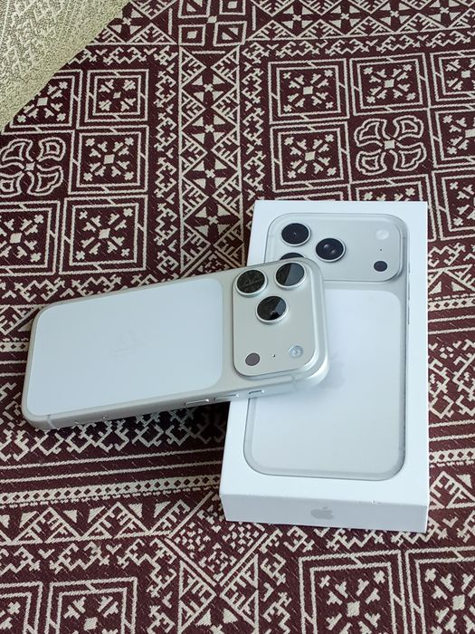 iPhone 17 Pro 256GB Silver NOVO! 

Cor: Silver

Novo selado em caixa