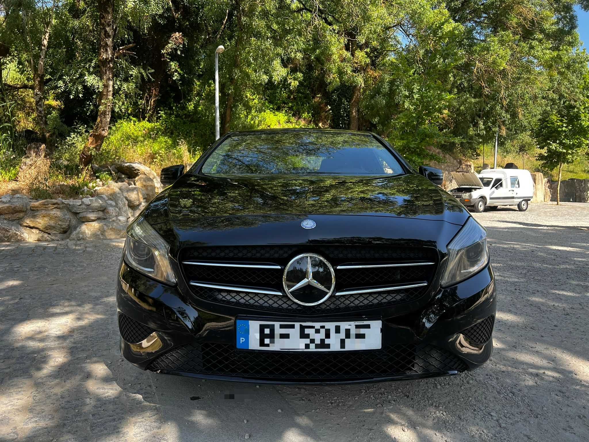 Mercedes Benz A 180 BlueEfficiency Edition Style (SÓ 169.000KM) C/Novo