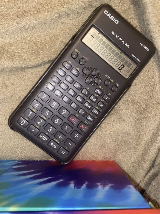 Calculadora cientifica fx-82MS