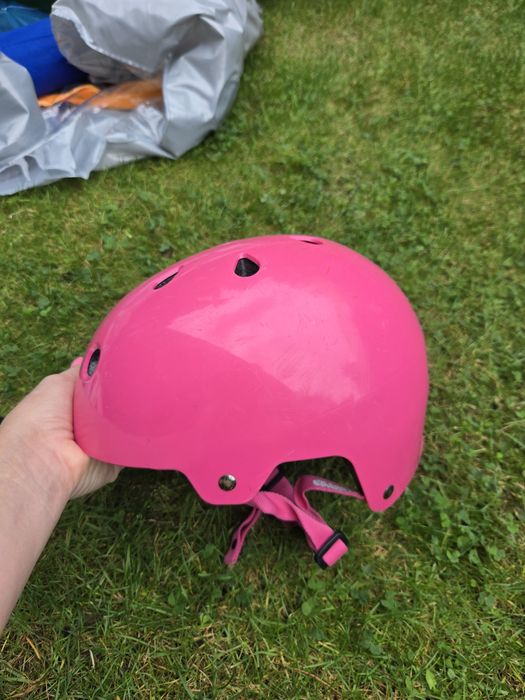 Kask rowerowy, na hulajnoge.