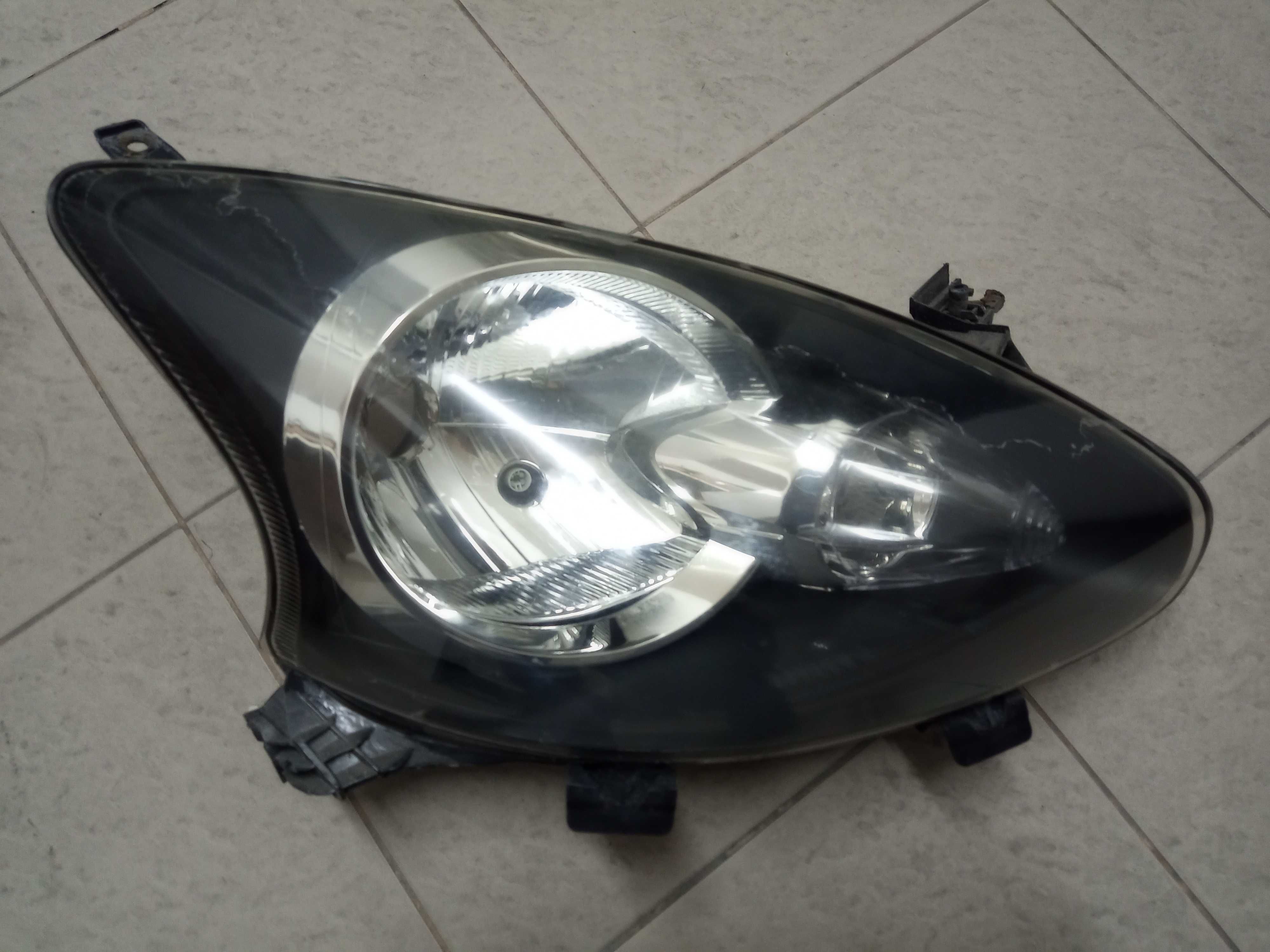 ótica / Farol Toyota Aygo 2008