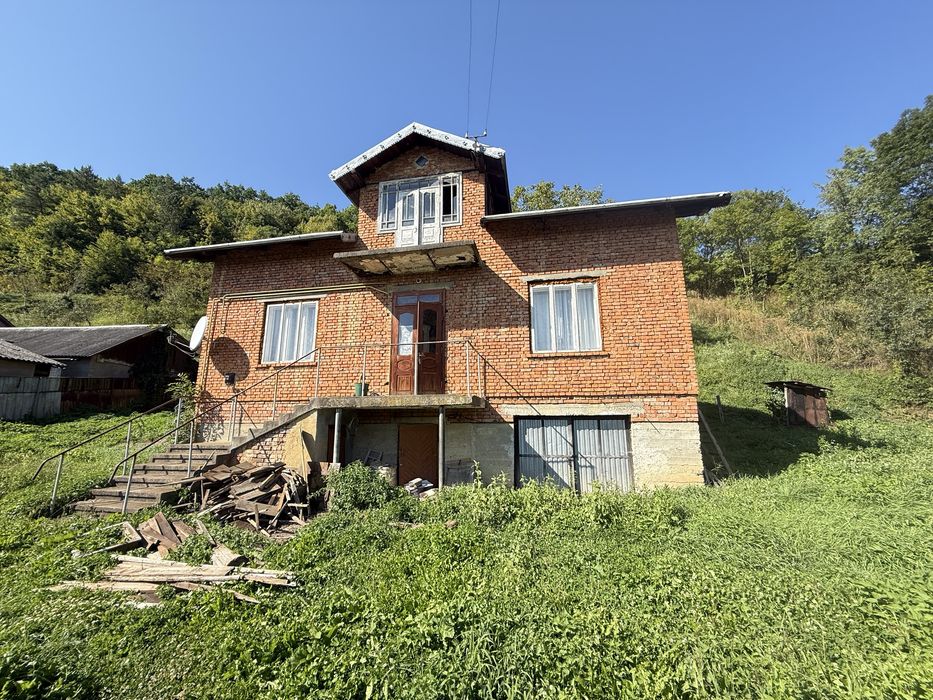 Продається цегляний будинок у селі Нижнів, 30 км до Івано-Франківська