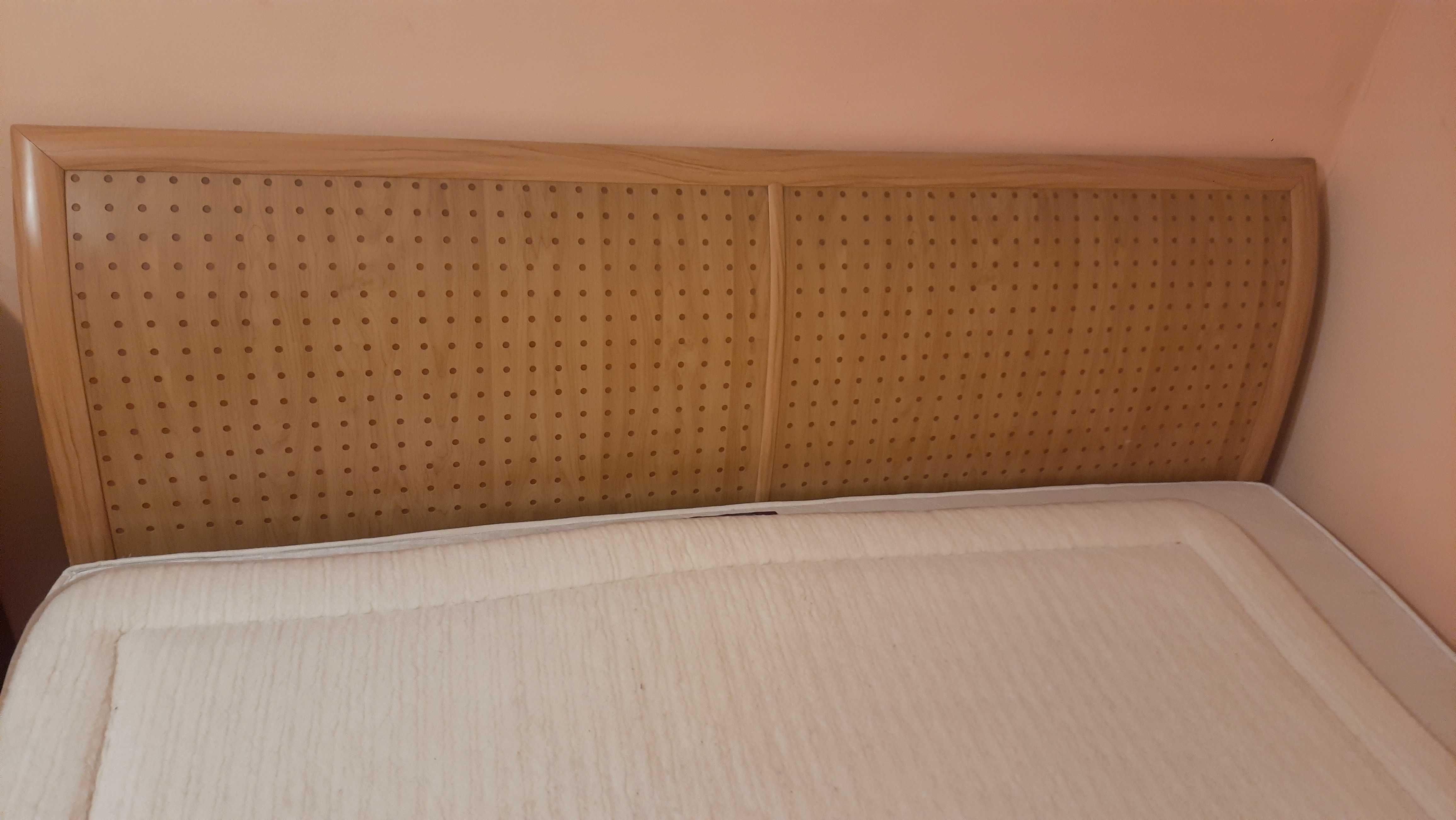 zestaw mebli do sypialni (łóżko, materac, szafa , 2 szafki nocne)