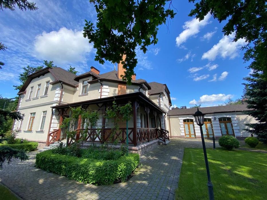 Пропонується до продажу просторий двоповерховий будинок